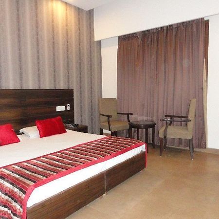 Silver Sands Hotel Chandigarh Ngoại thất bức ảnh